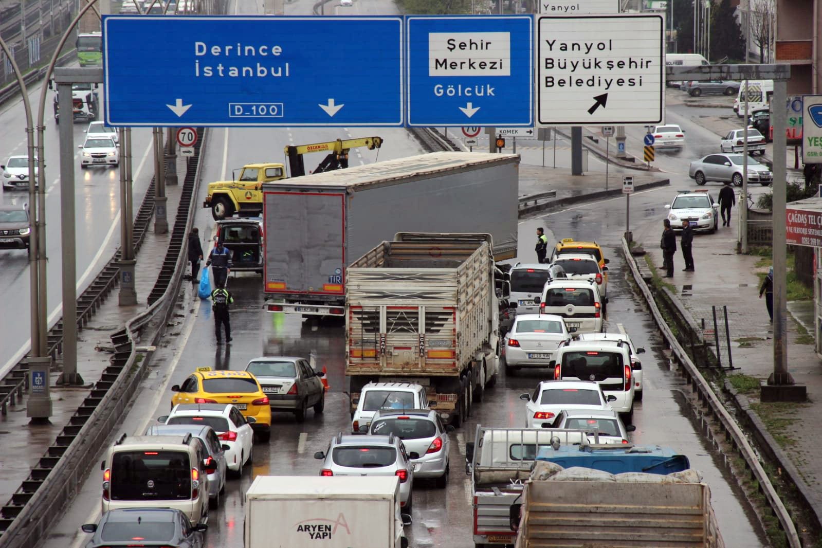 Kaza yapan tır D-100’de trafiği felç etti