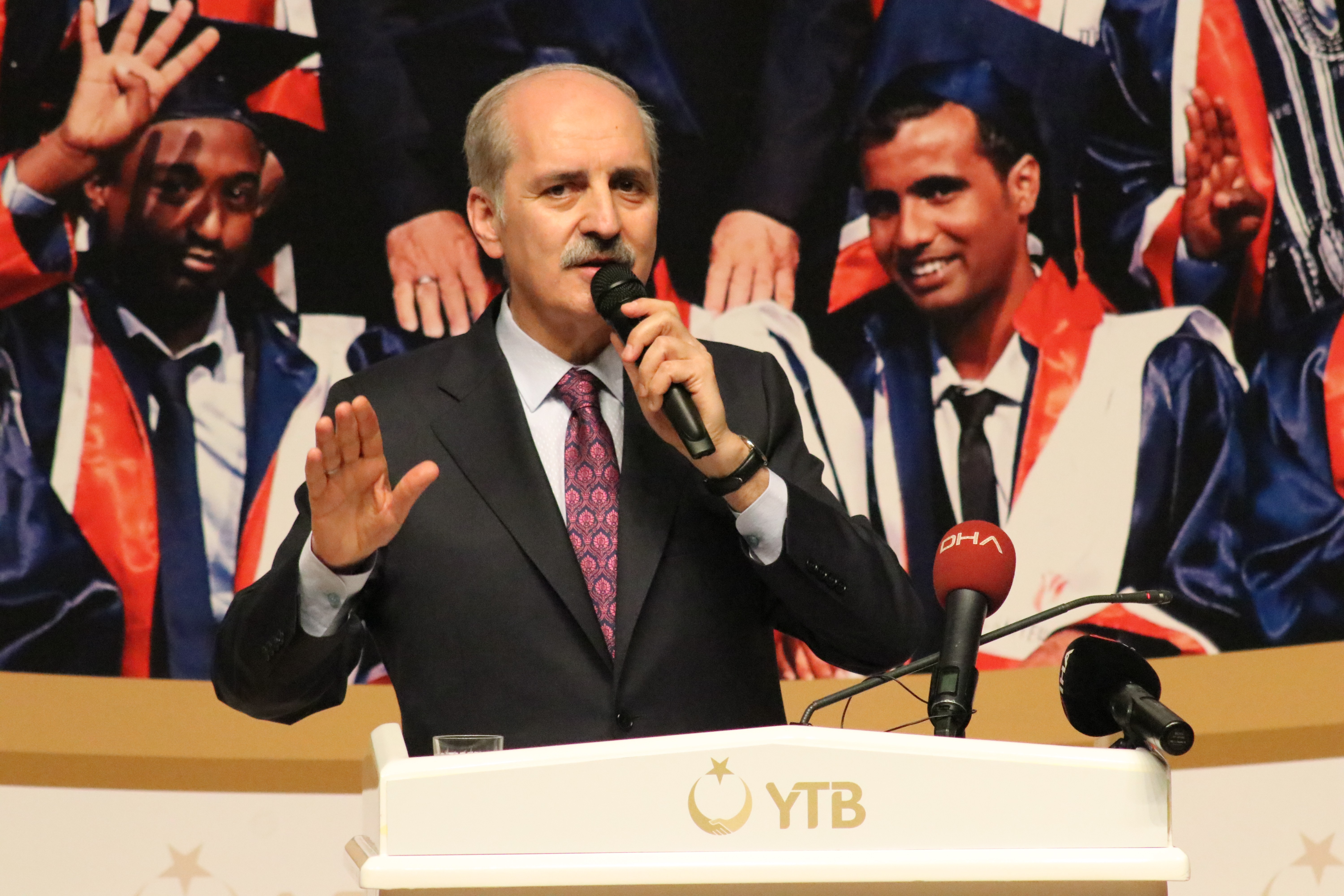 Kocaeli Üniversitesi’nde Etkinliğe Katılan Numan Kurtulmuş: “Yeni bir para sistemine geçerek, dolara bağımlığı azaltmalıyız”