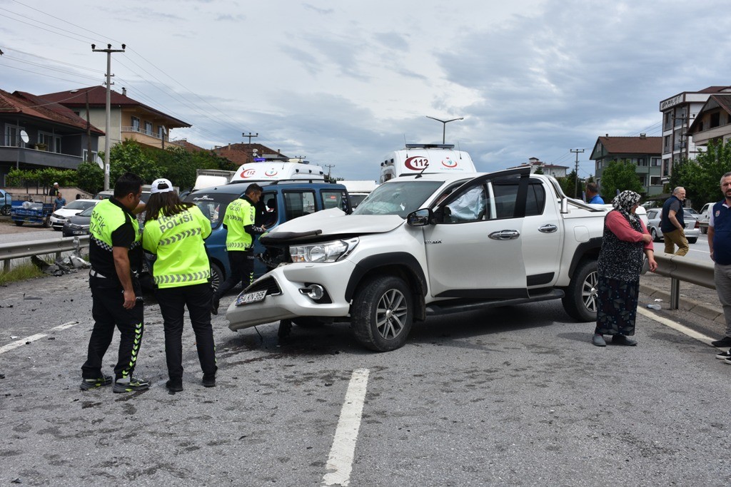 Sakarya’da zincirleme kaza: 6 yaralı