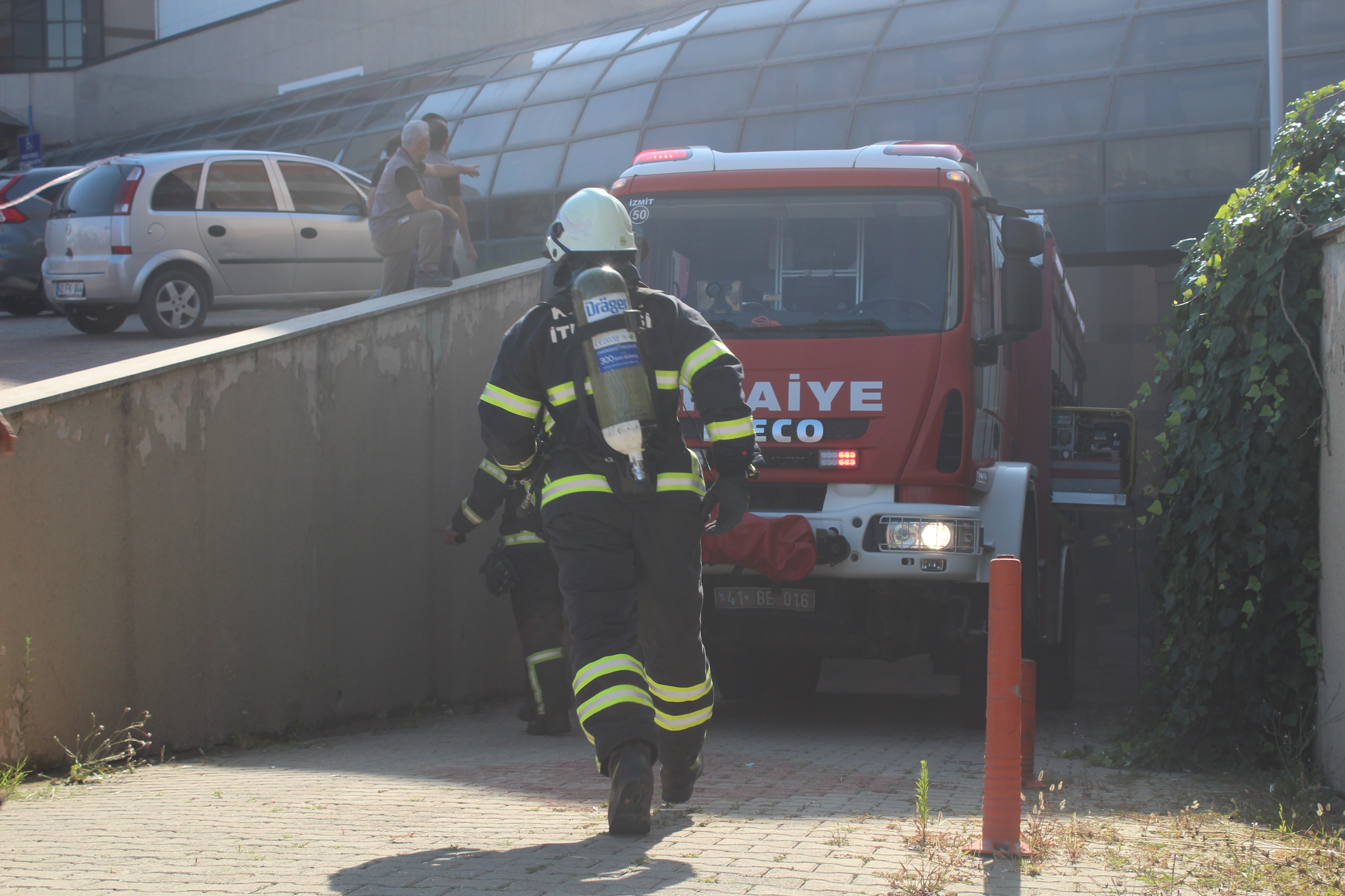 Kocaeli Üniversitesi Araştırma ve Uygulama Hastanesinde Yangın Çıktı,27 Hasta Tahliye Edildi